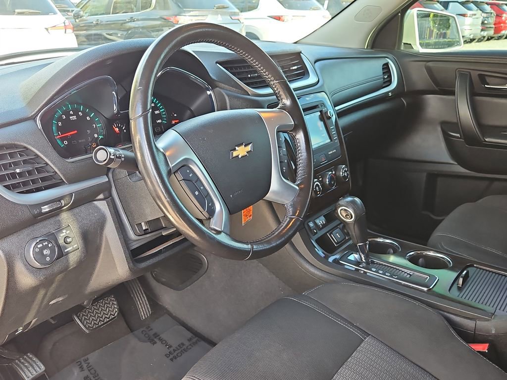 Used 2017 Chevrolet Traverse LT w/ Style and Technology Package FWD image 16