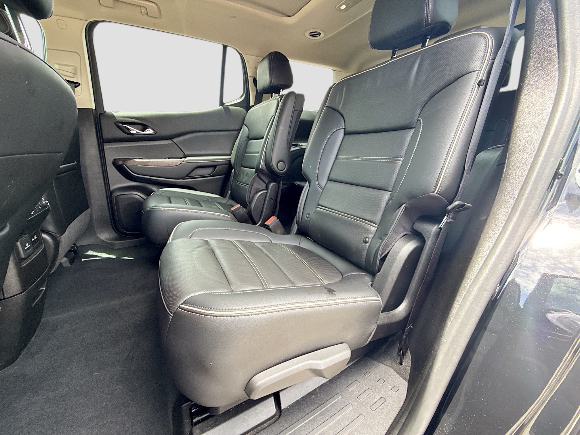 Used 2023 GMC Acadia Denali w/ Black Diamond Edition FWD image 22