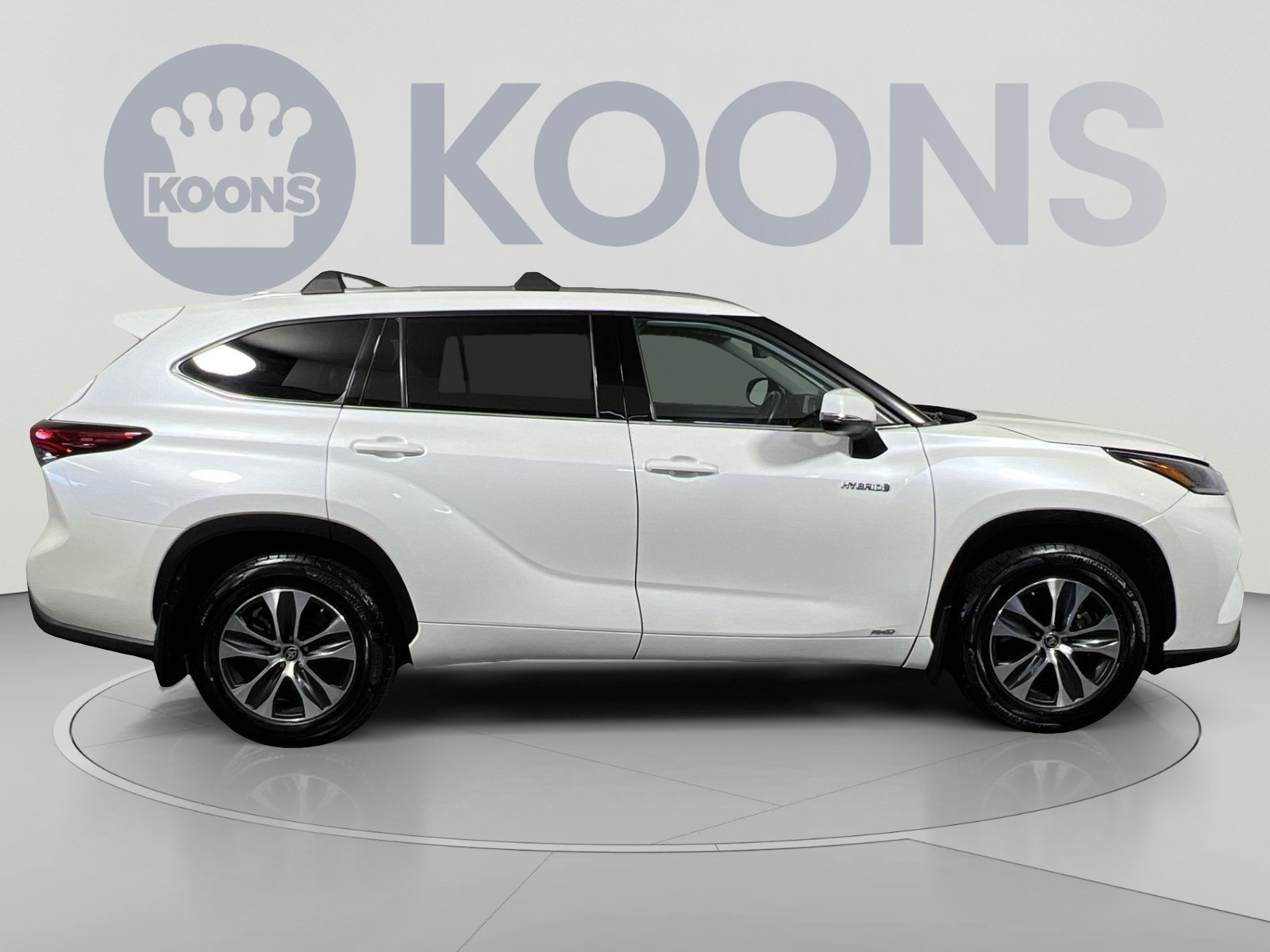 Used 2021 Toyota Highlander XLE AWD/4WD image 12