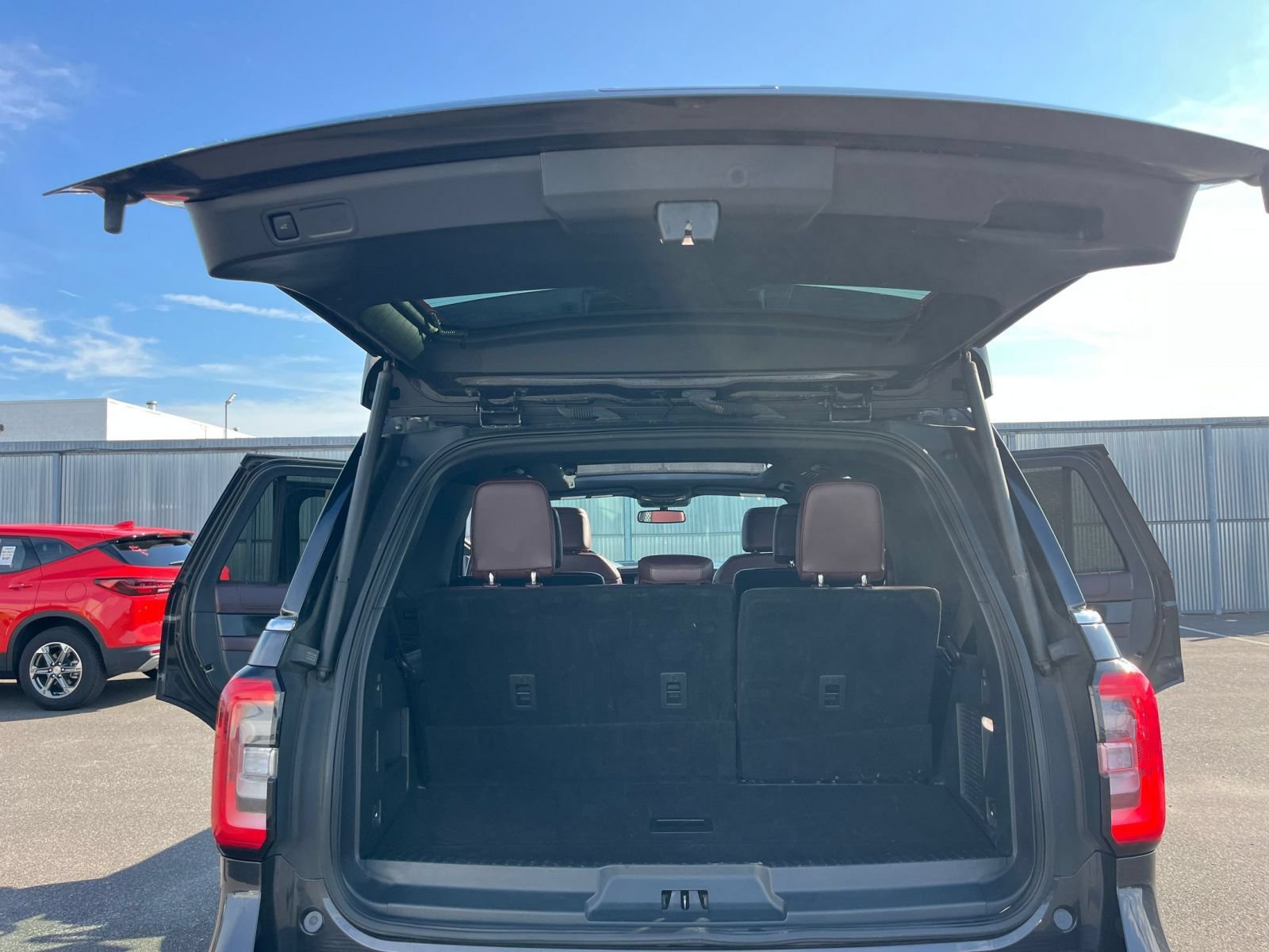 Used 2024 Ford Expedition Limited AWD/4WD image 22
