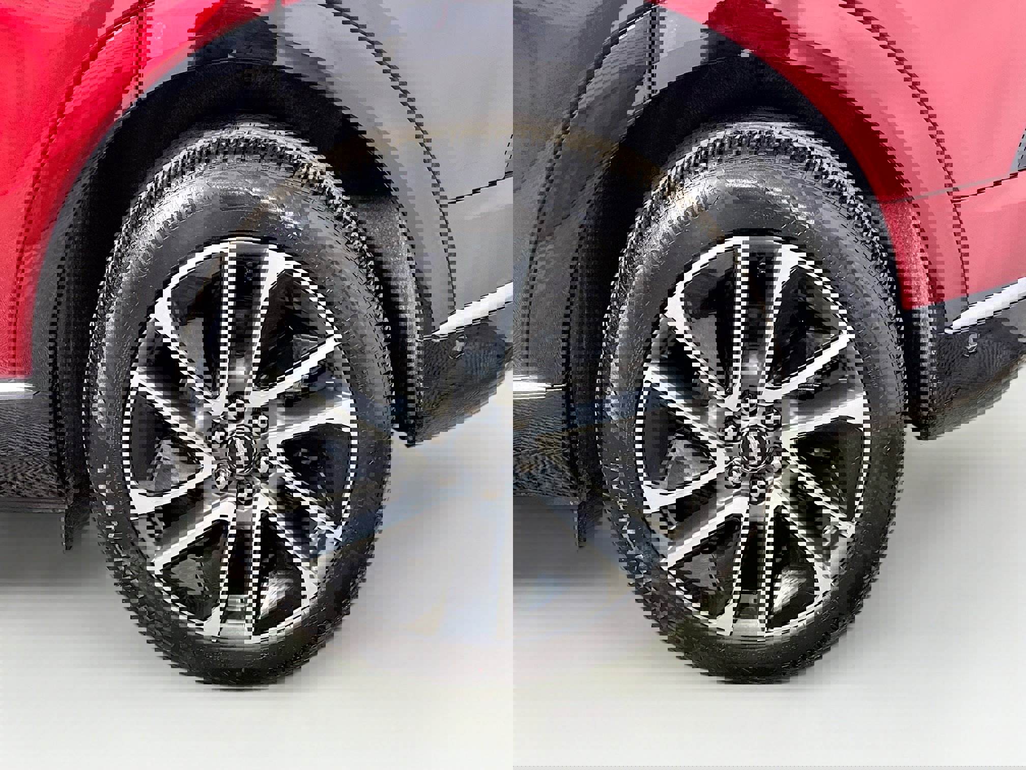 Used 2025 Cadillac Optiq Sport 2 image 32