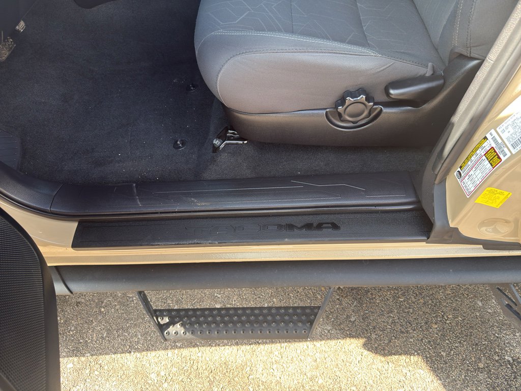 Used 2016 Toyota Tacoma TRD Sport image 16