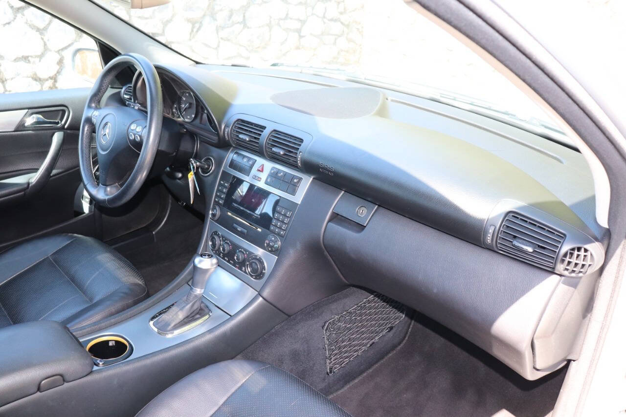 Used 2006 Mercedes-Benz C 230 Sedan image 16