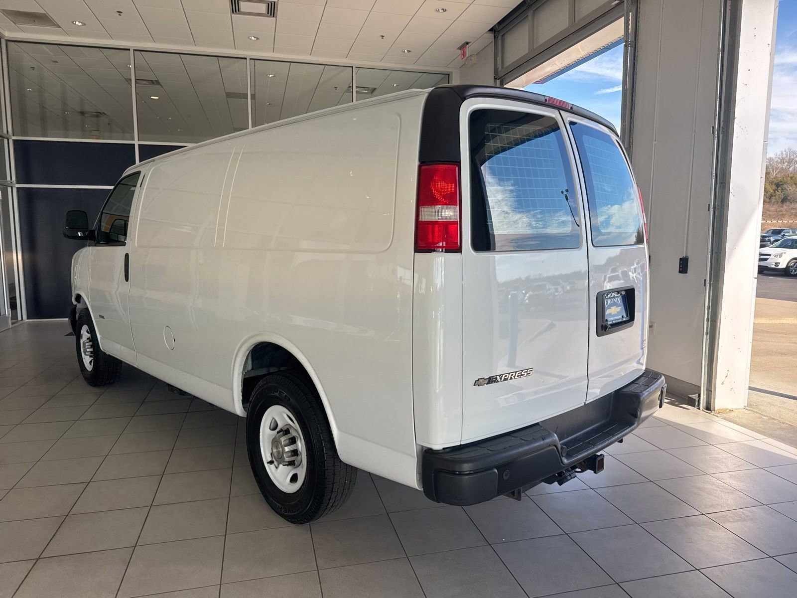 Used 2021 Chevrolet Express 2500 w/ Driver Convenience Package image 9