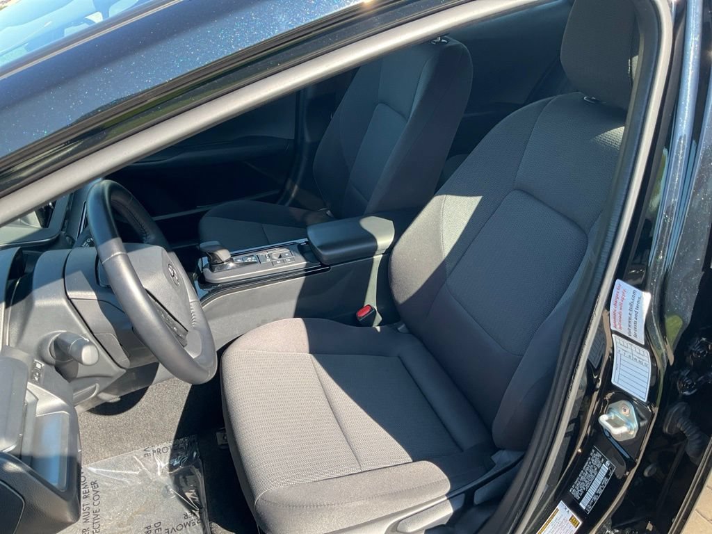 Used 2025 Toyota Prius LE FWD image 10