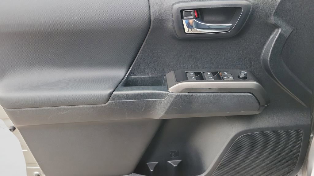 Used 2021 Toyota Tacoma TRD Off-Road image 16