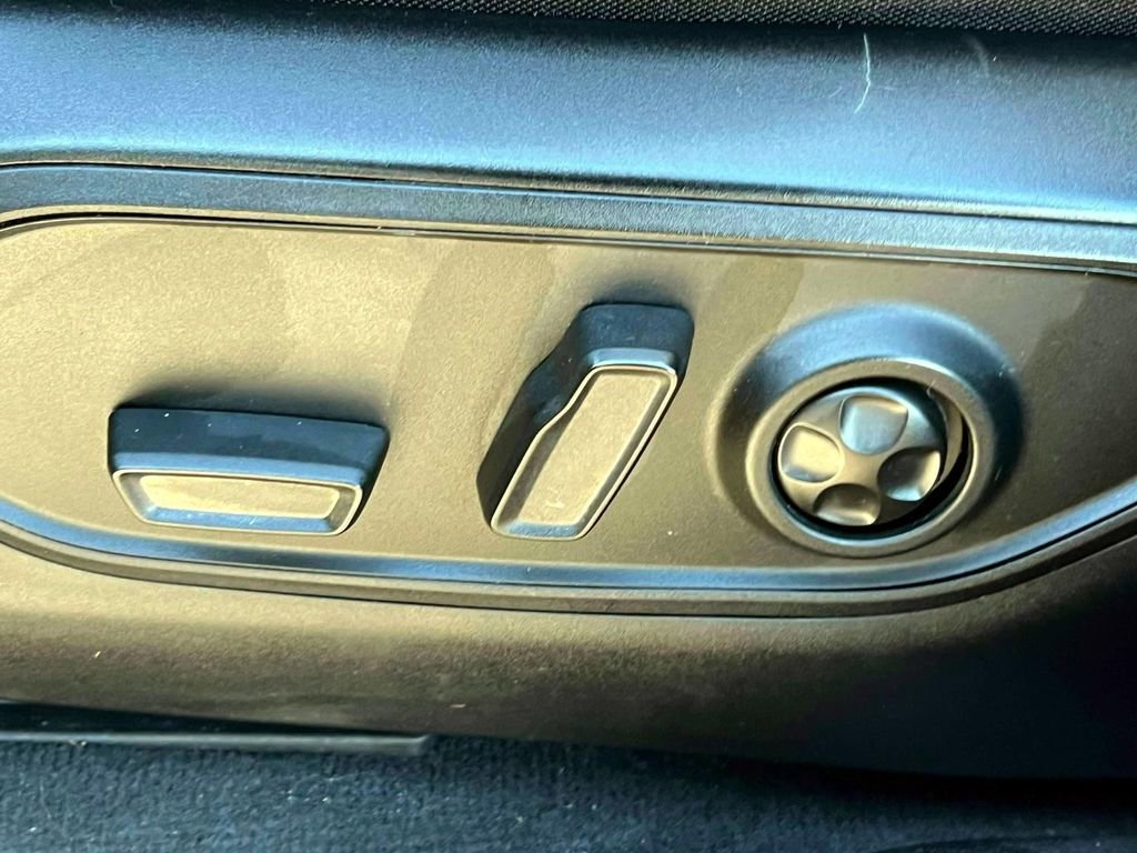 Certified 2023 Jeep Grand Cherokee Laredo w/ Luxury Tech Group I image 18