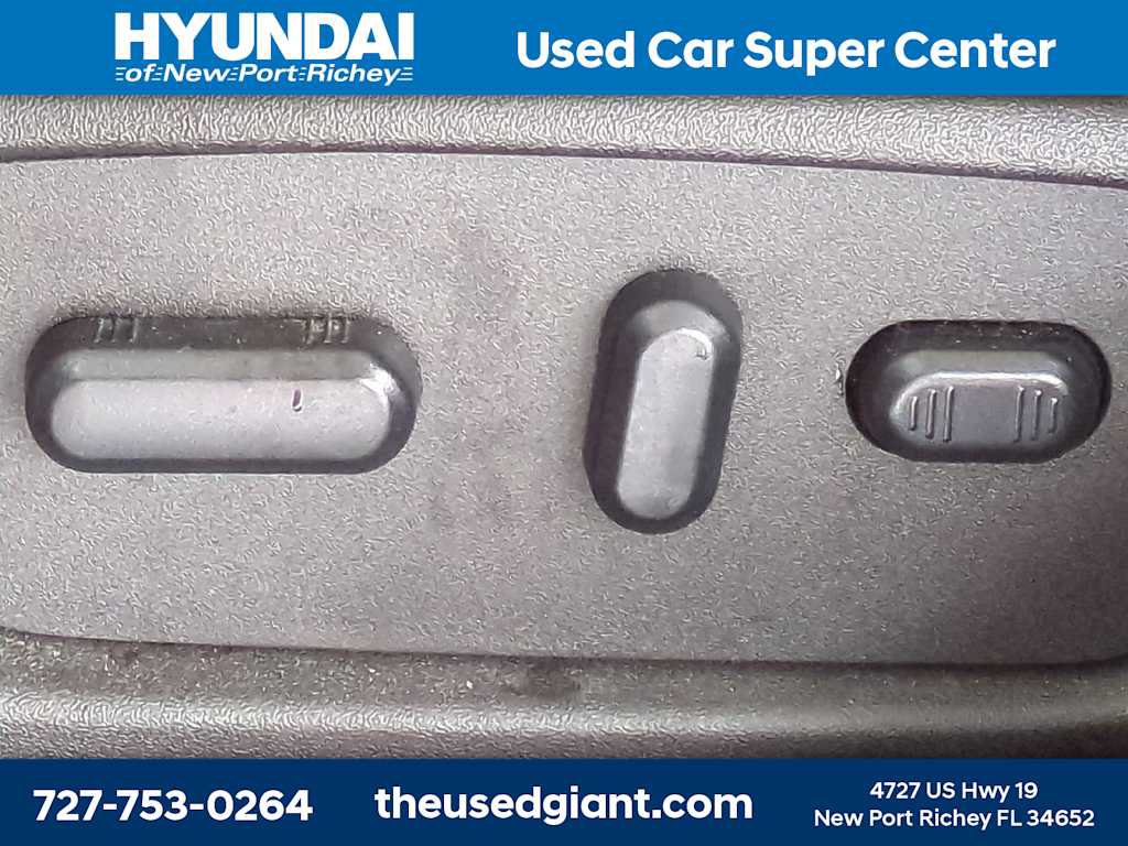 Used 2015 Ford Taurus Limited w/ Equipment Group 301A FWD image 19