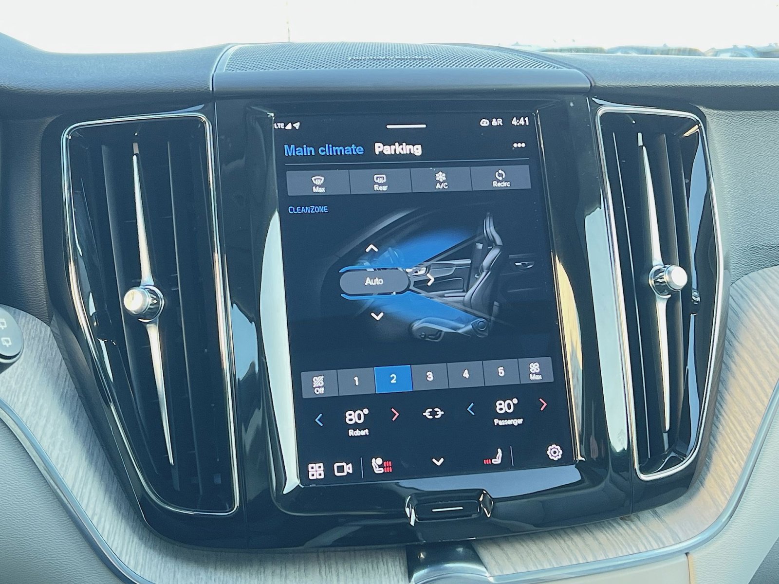 Used 2023 Volvo XC60 B5 Plus image 21