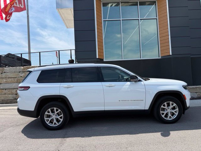 Used 2023 Jeep Grand Cherokee L Limited AWD/4WD image 2