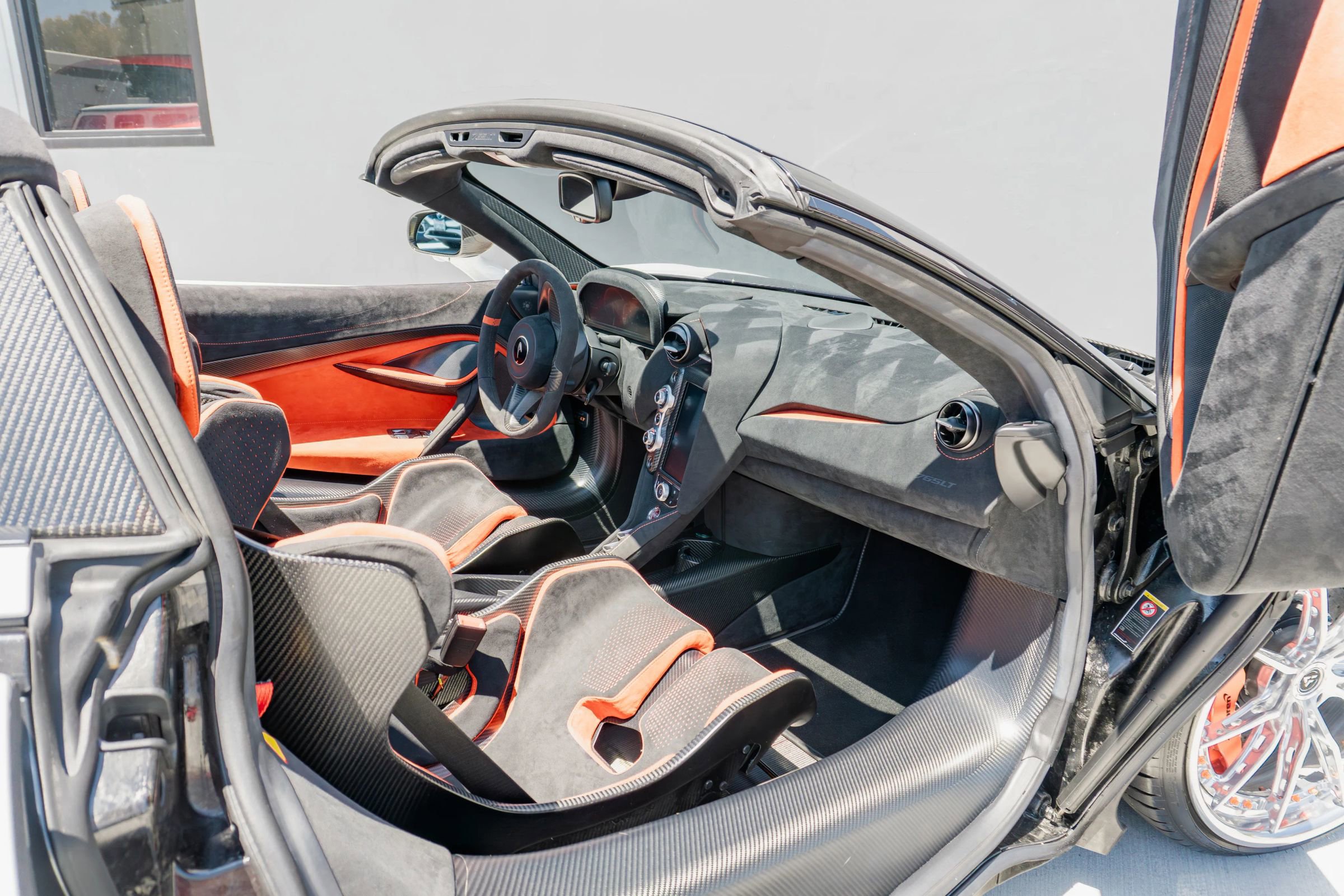 Used 2022 McLaren 765LT RWD image 19