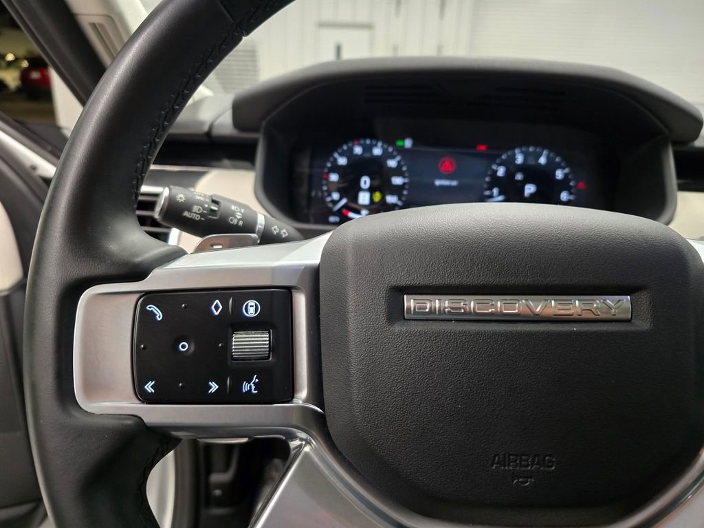 Used 2025 Land Rover Discovery S AWD/4WD image 19