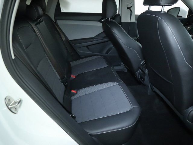 Used 2023 Volkswagen Taos SE w/ Panoramic Sunroof Package FWD image 34