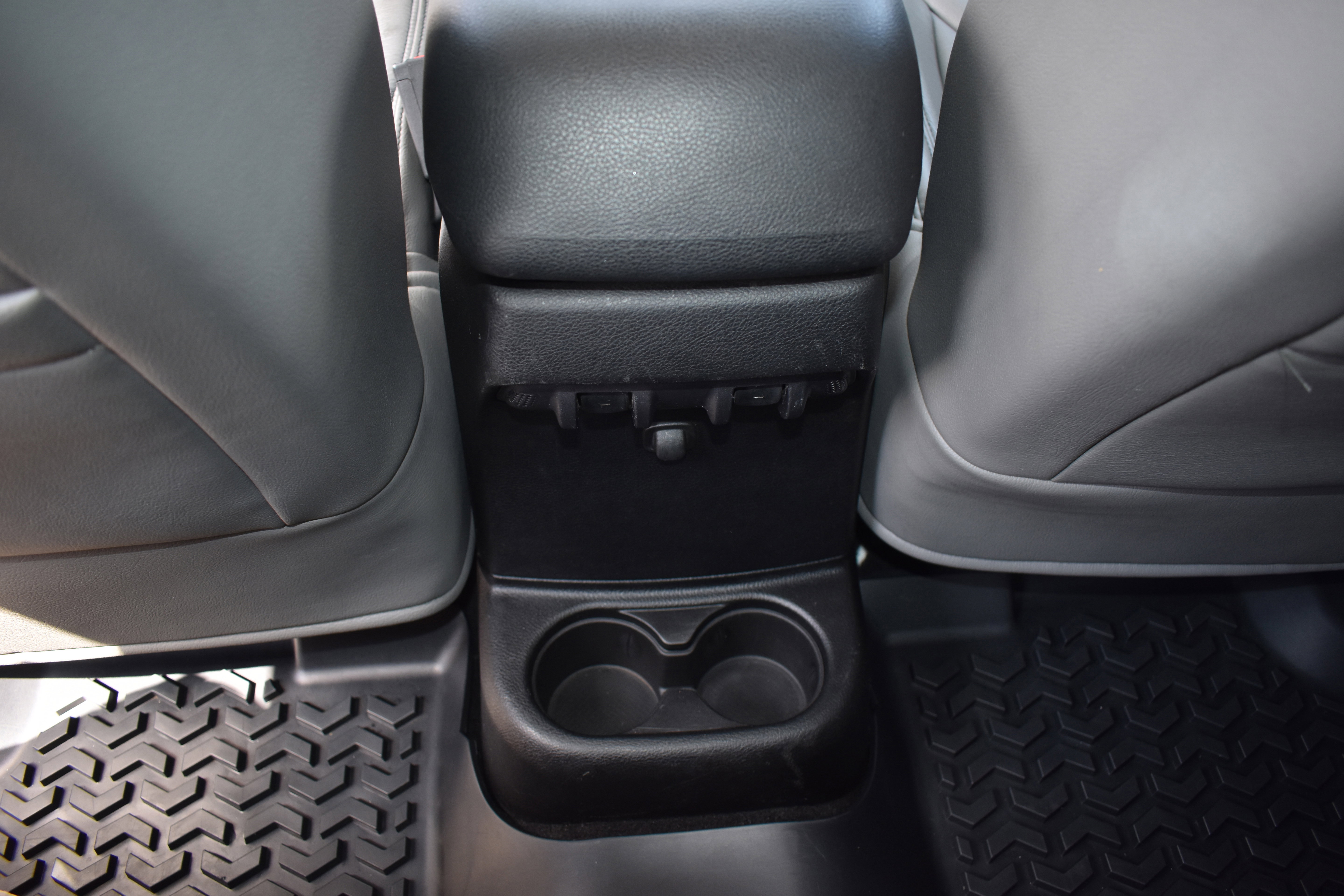 Used 2013 Jeep Wrangler Unlimited Sport image 27