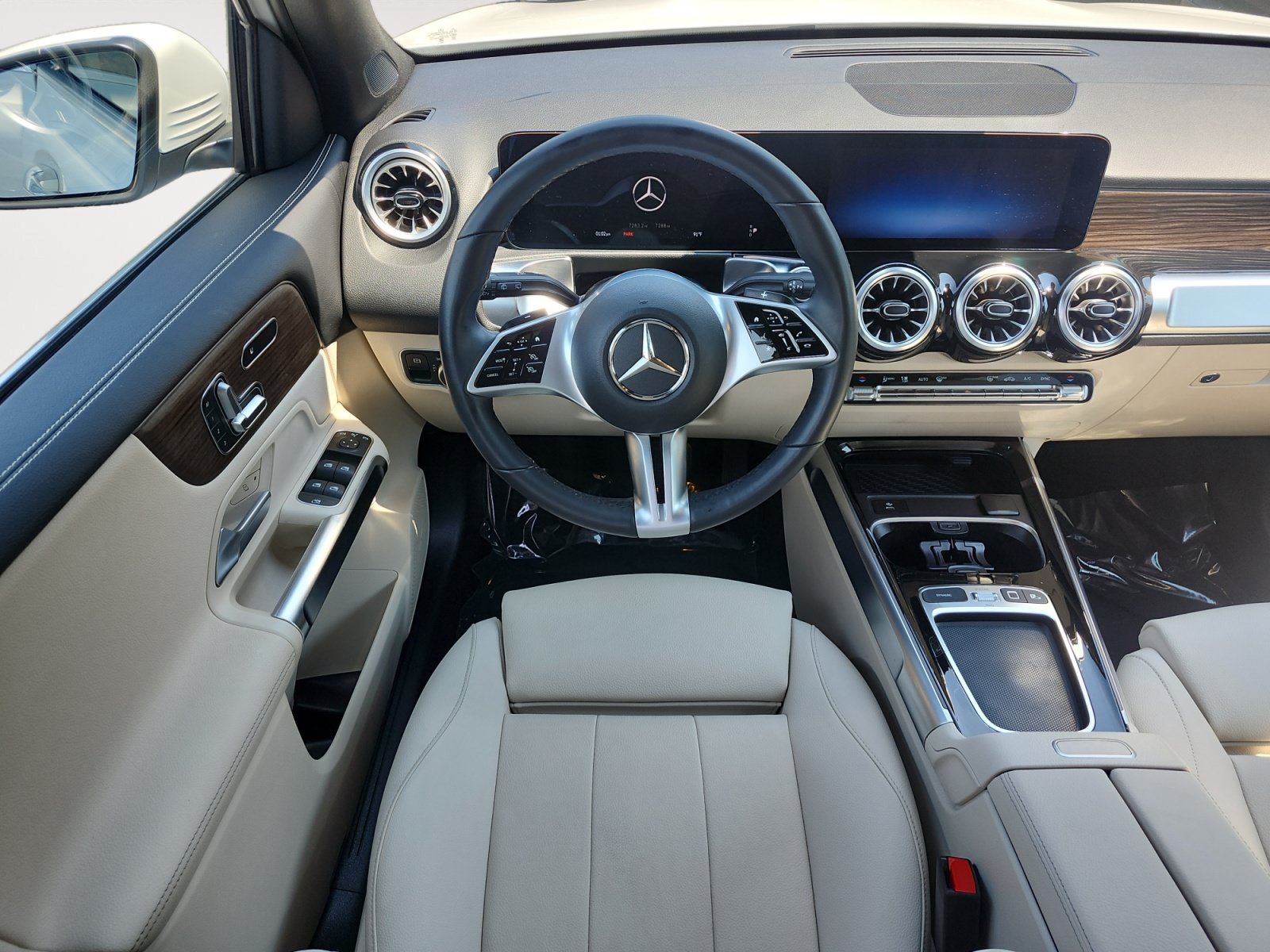 Used 2025 Mercedes-Benz GLB 250 4MATIC image 10