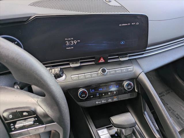 Used 2024 Hyundai Elantra Blue FWD image 12