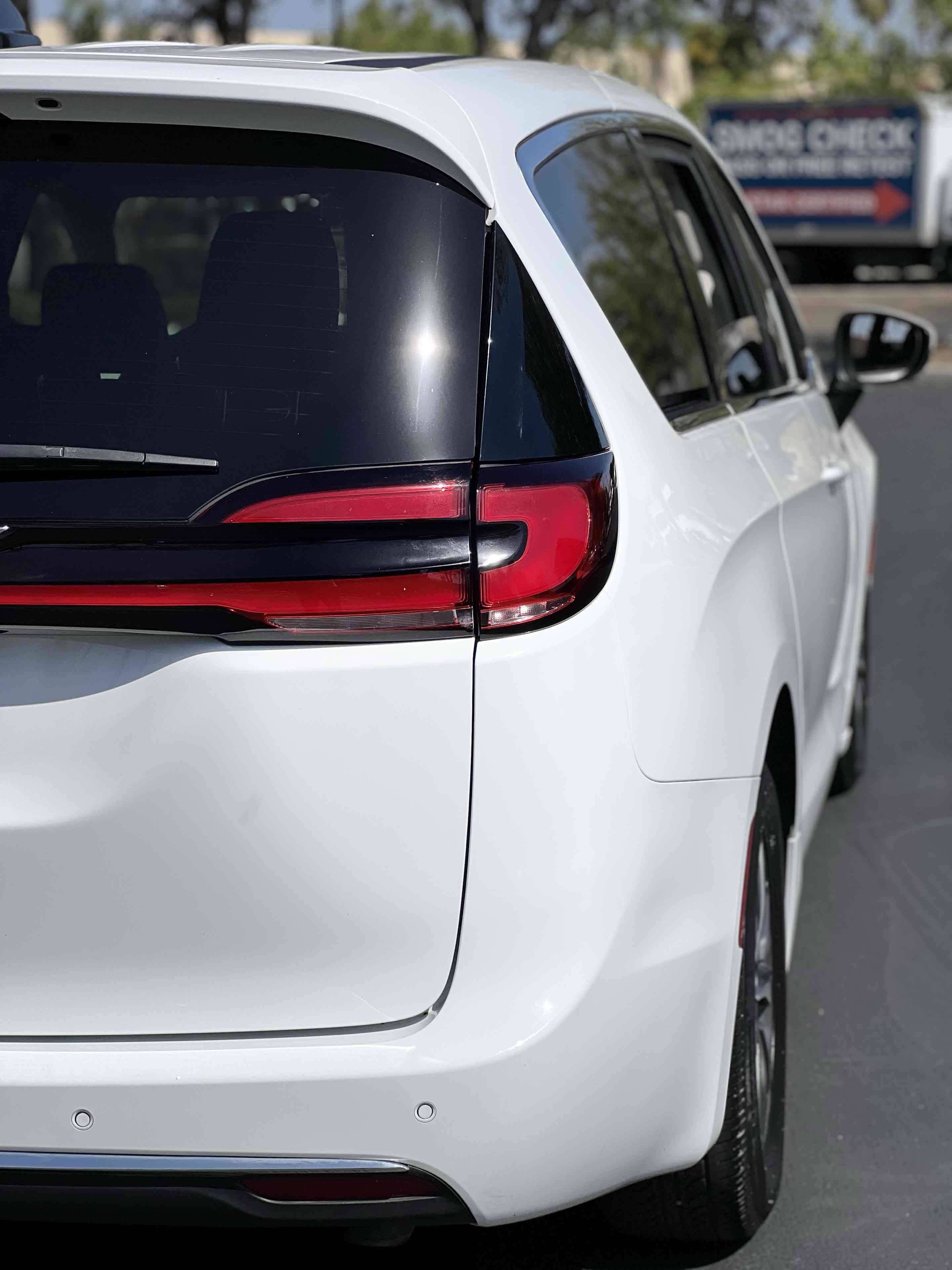 Used 2023 Chrysler Pacifica Touring-L FWD image 57
