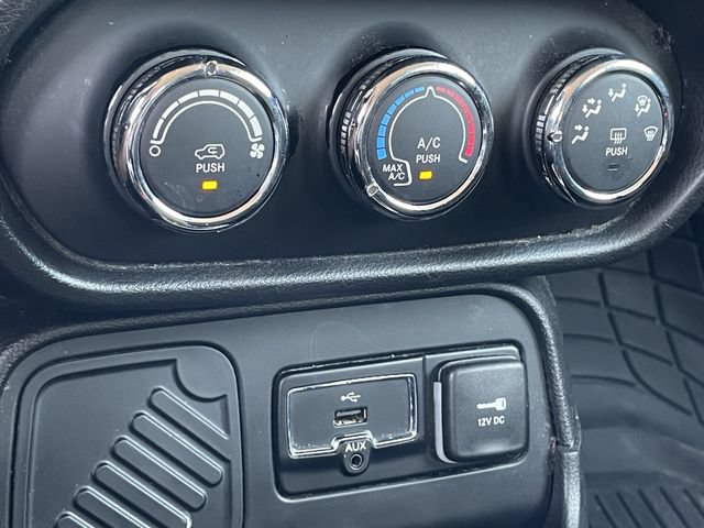 Used 2017 Jeep Renegade Latitude FWD image 20