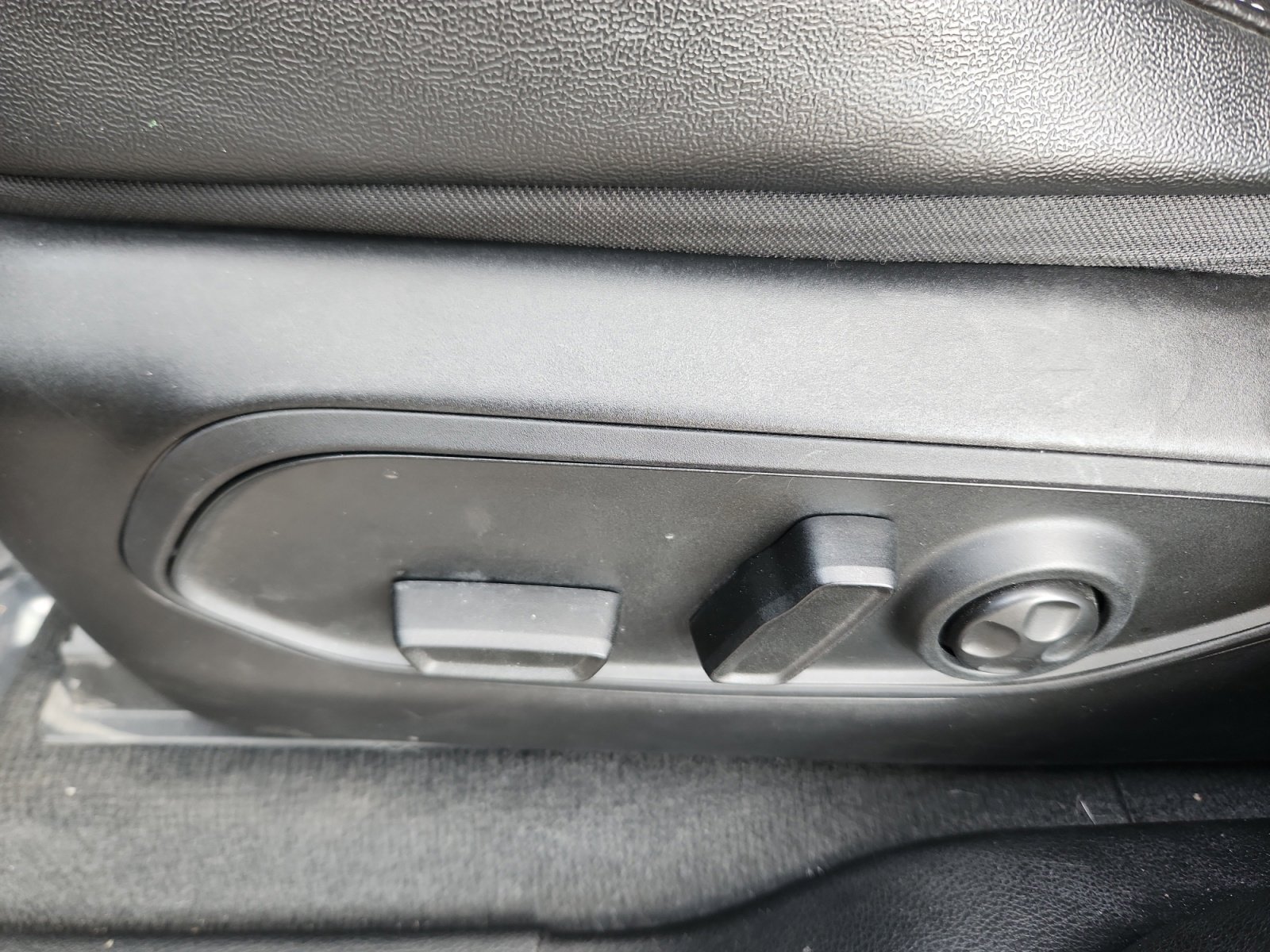 Used 2023 Jeep Grand Cherokee 4WD 4xe image 15