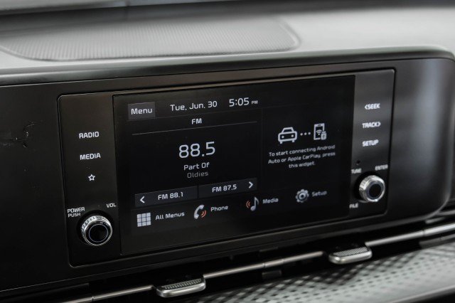 Used 2023 Kia Carnival LX FWD image 27