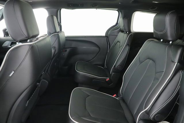 New 2026 Chrysler Pacifica Limited image 29