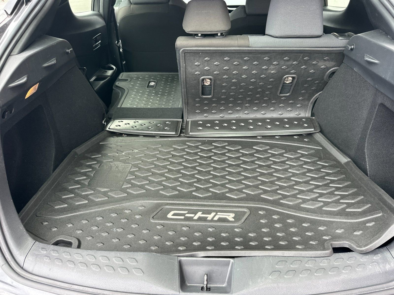 Used 2020 Toyota C-HR LE image 14