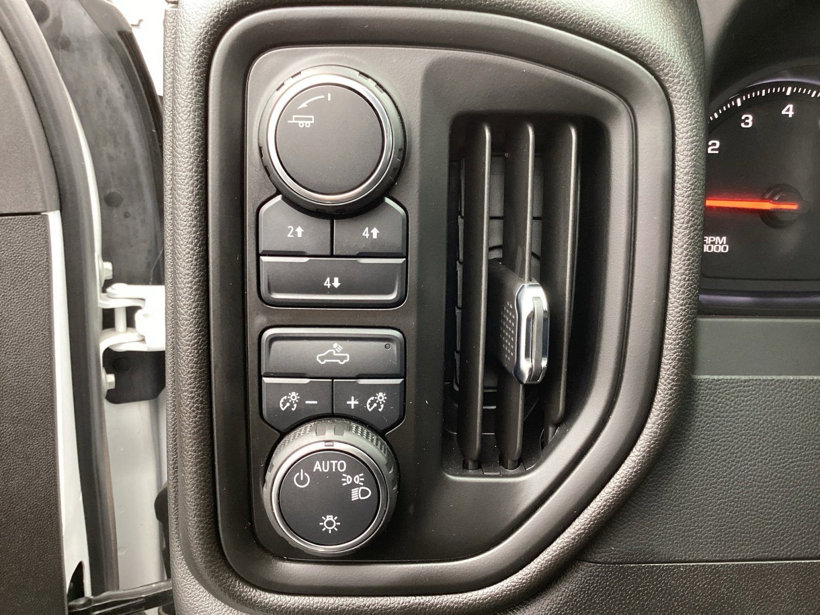 Used 2024 Chevrolet Silverado 2500 Custom w/ Custom Convenience Package image 29