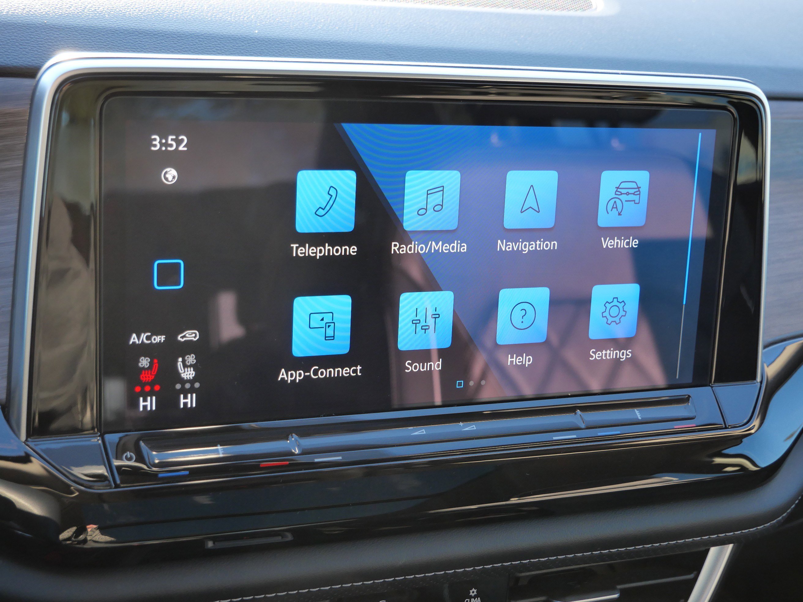 Certified 2025 Volkswagen Atlas SEL Premium R-Line image 23