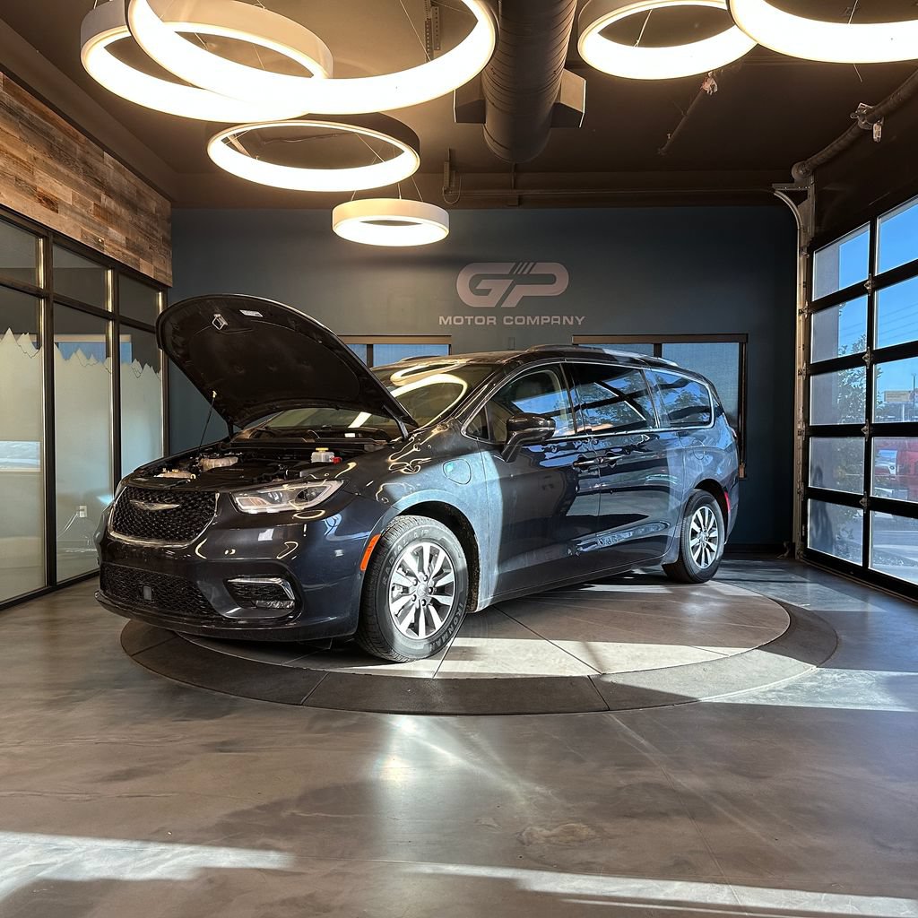 Used 2021 Chrysler Pacifica Touring-L FWD image 25