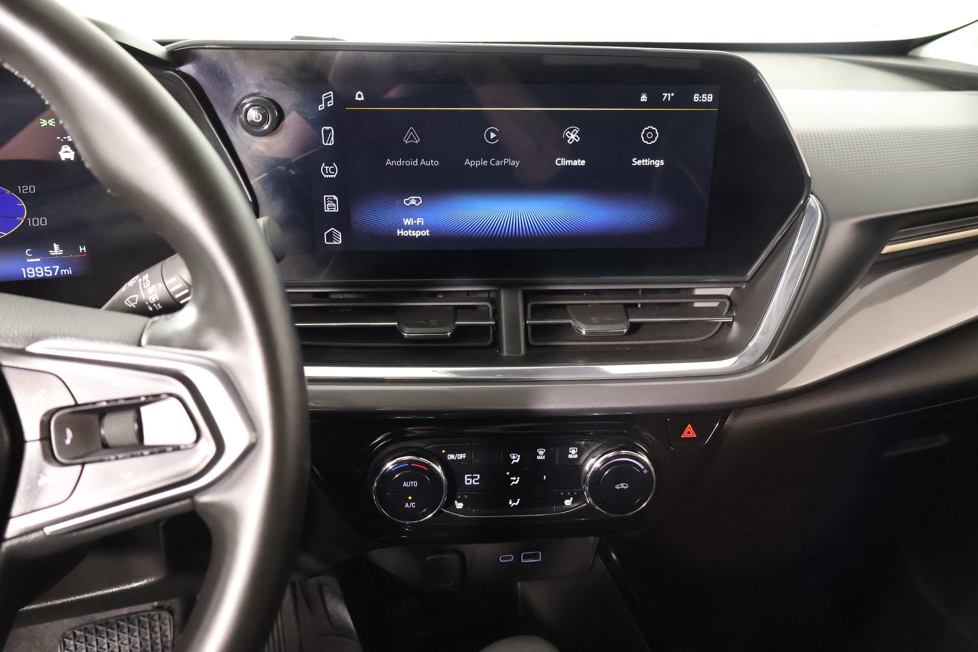Used 2025 Chevrolet Trax ACTIV FWD image 5