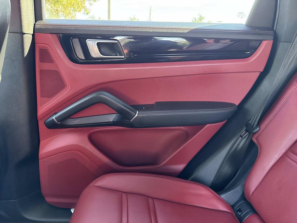 Used 2023 Porsche Cayenne image 19