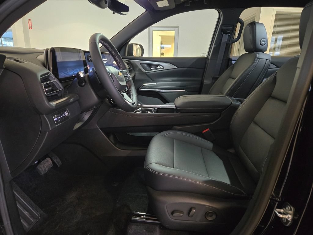 New 2026 Chevrolet Traverse LT w/ Driver Confidence Package AWD/4WD image 21