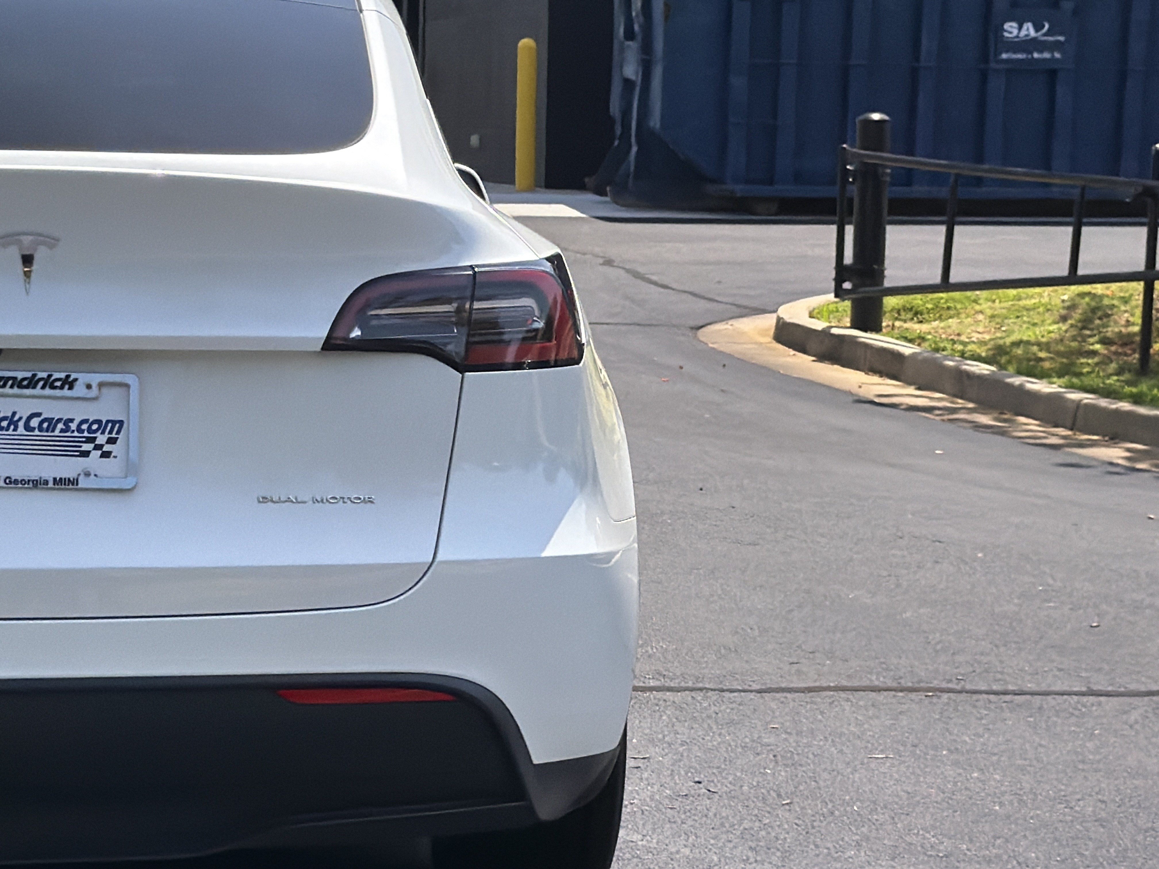 Used 2023 Tesla Model Y AWD image 22