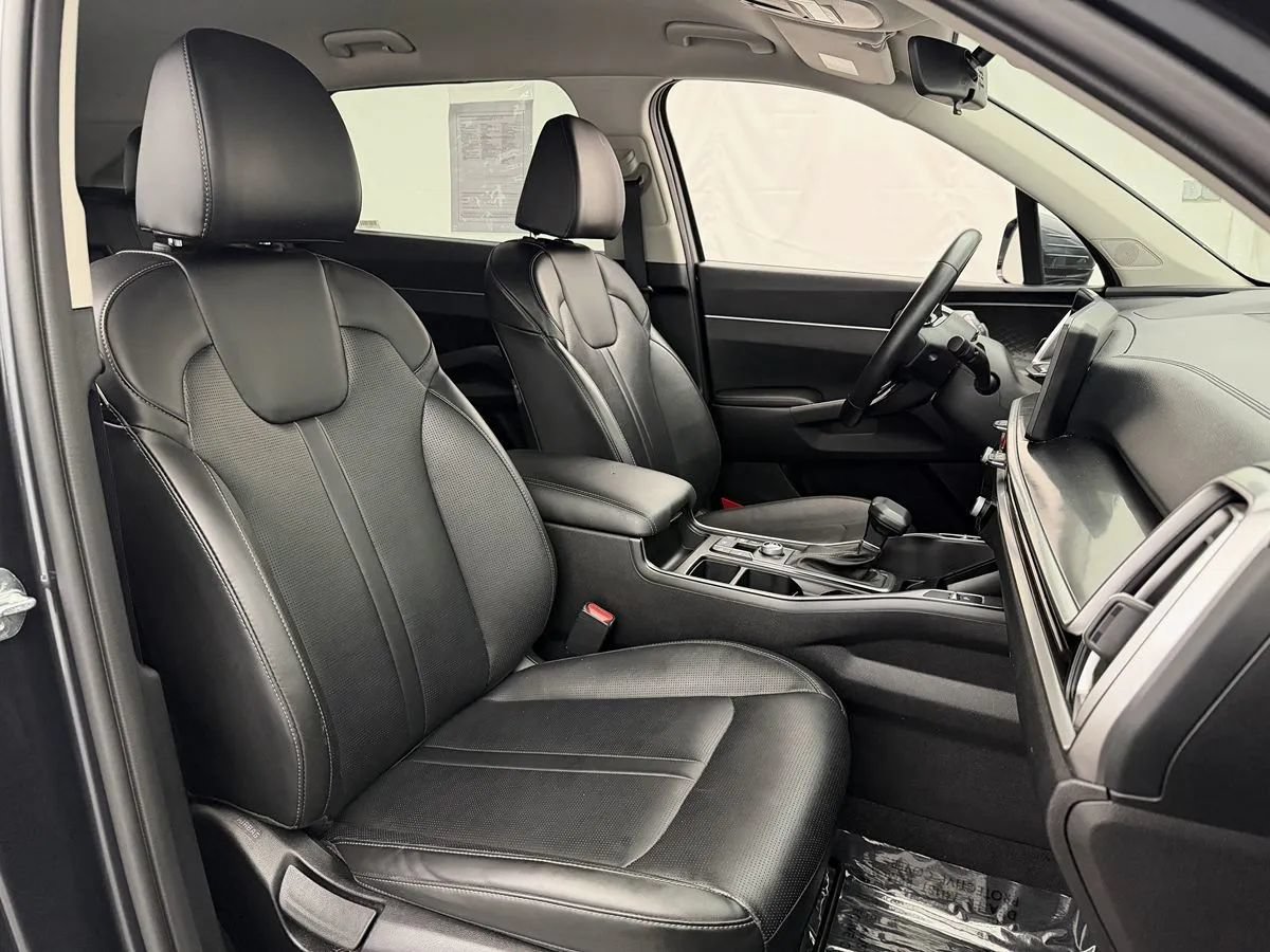 Used 2024 Kia Sorento S FWD image 33