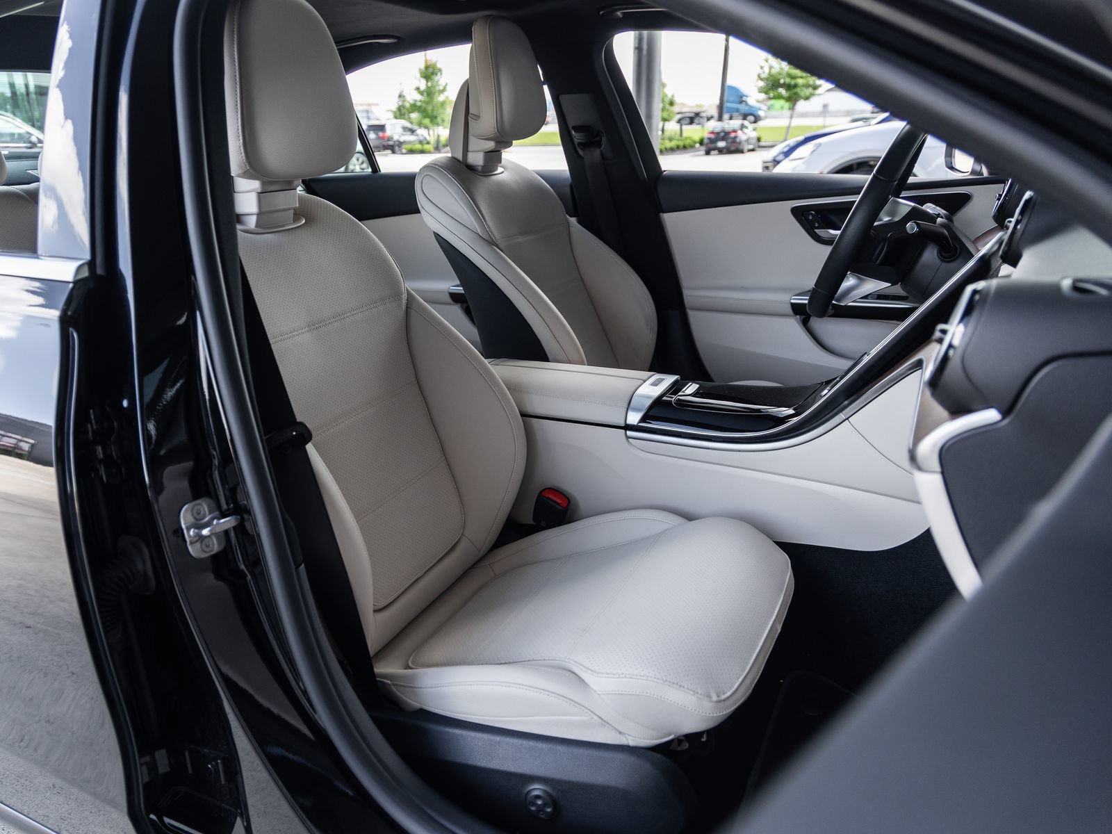 Used 2025 Mercedes-Benz C 300 Sedan image 41