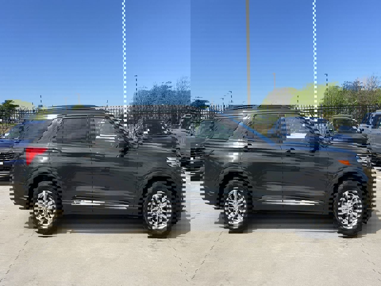 Used 2023 Ford Explorer XLT w/ Equipment Group 202A image 3