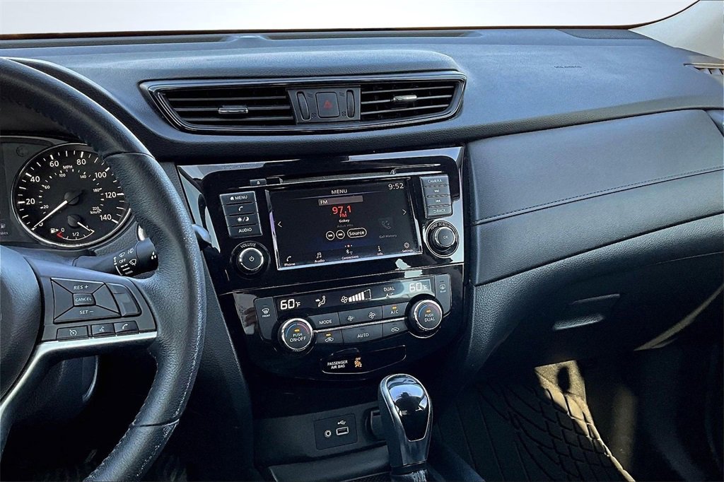 Used 2019 Nissan Rogue SV image 6