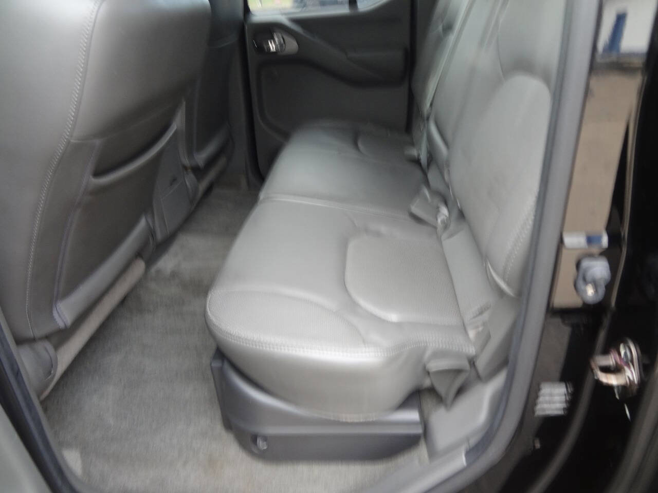 Used 2013 Nissan Frontier SL image 11