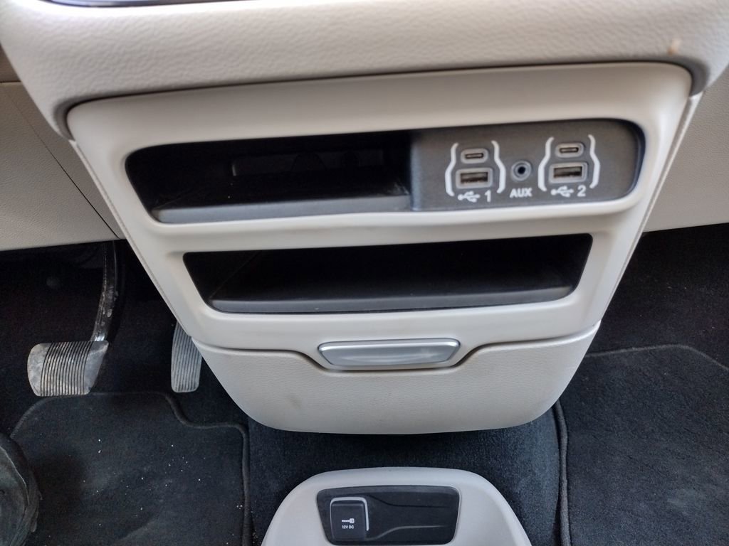 Used 2024 Chrysler Voyager LX image 24