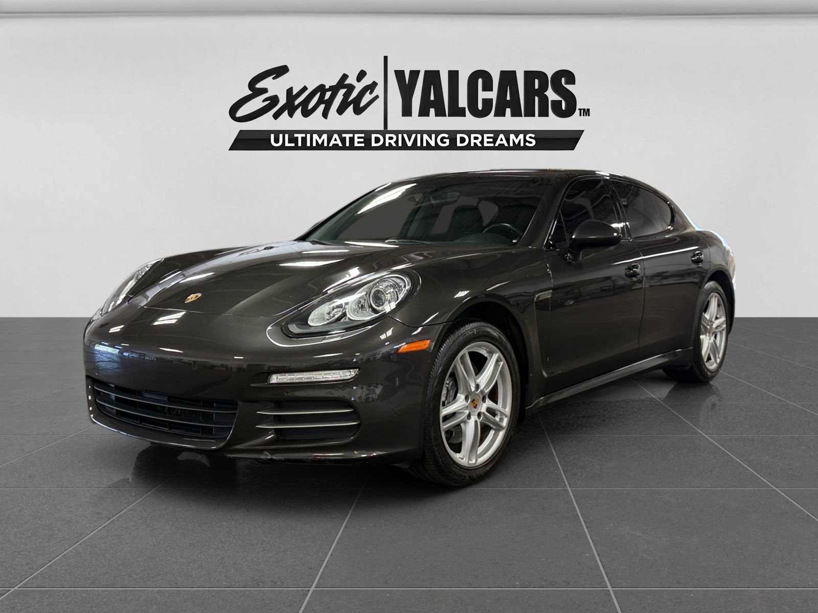 Used 2014 Porsche Panamera 4 w/ Premium Package AWD/4WD image 1