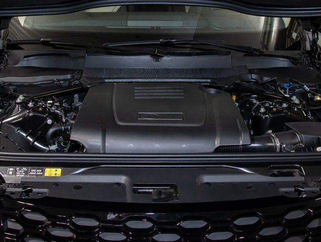 Used 2026 Land Rover Discovery Dynamic SE image 5