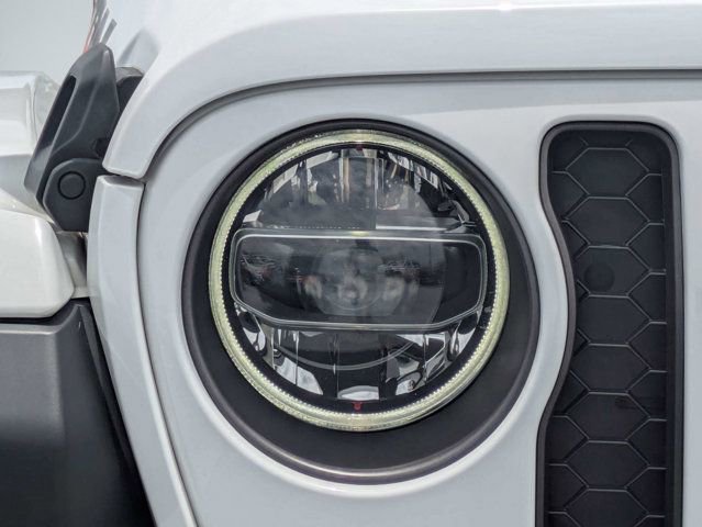 Used 2022 Jeep Wrangler Unlimited Rubicon AWD/4WD image 9