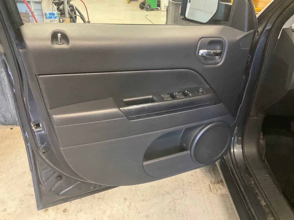 Used 2014 Jeep Patriot Latitude w/ Sun/Sound Group AWD/4WD image 22