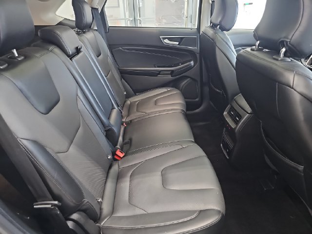 Used 2018 Ford Edge Titanium w/ Equipment Group 301A AWD/4WD image 33