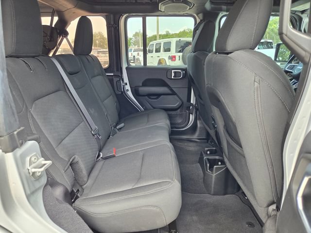 Used 2022 Jeep Wrangler Unlimited Sahara AWD/4WD image 16