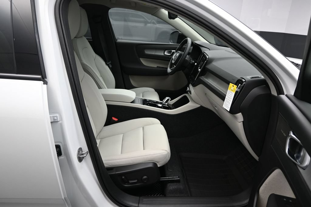 New 2026 Volvo XC40 B5 Ultra w/ Protection Package Premier AWD/4WD image 21