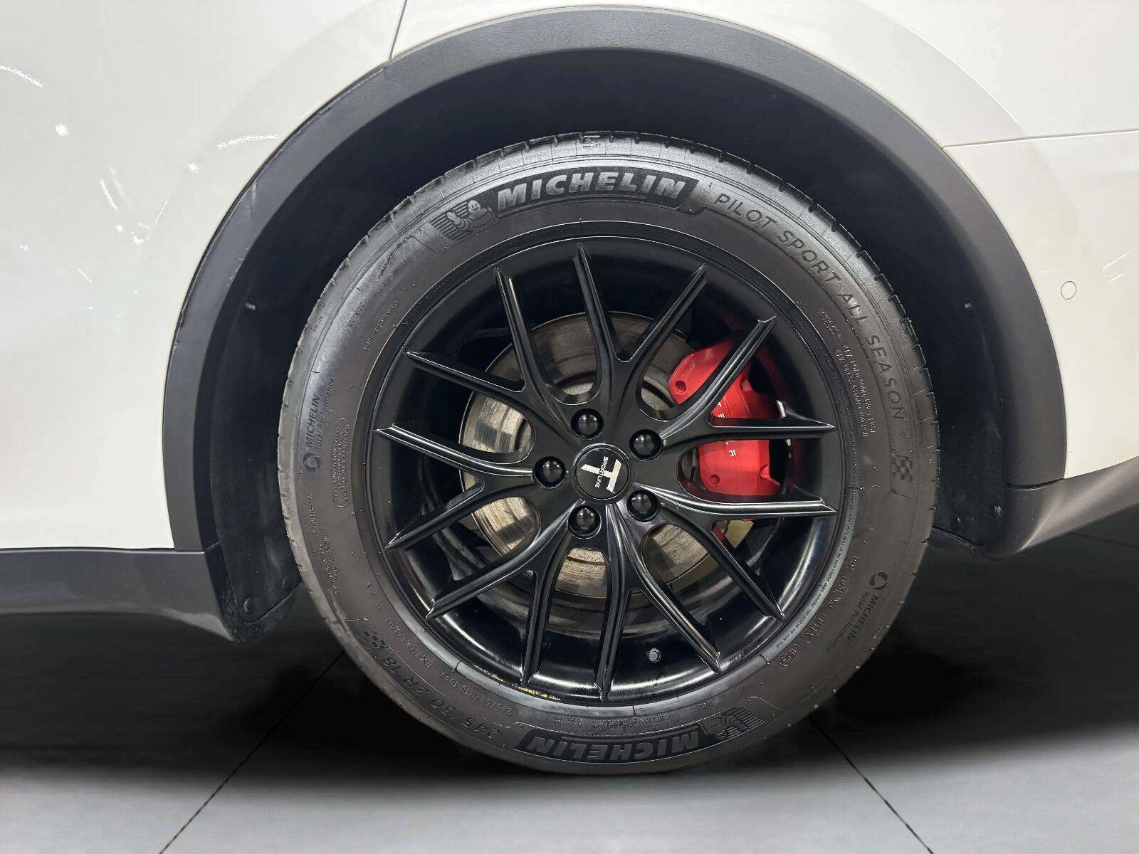 Used 2022 Tesla Model Y Performance AWD/4WD image 29