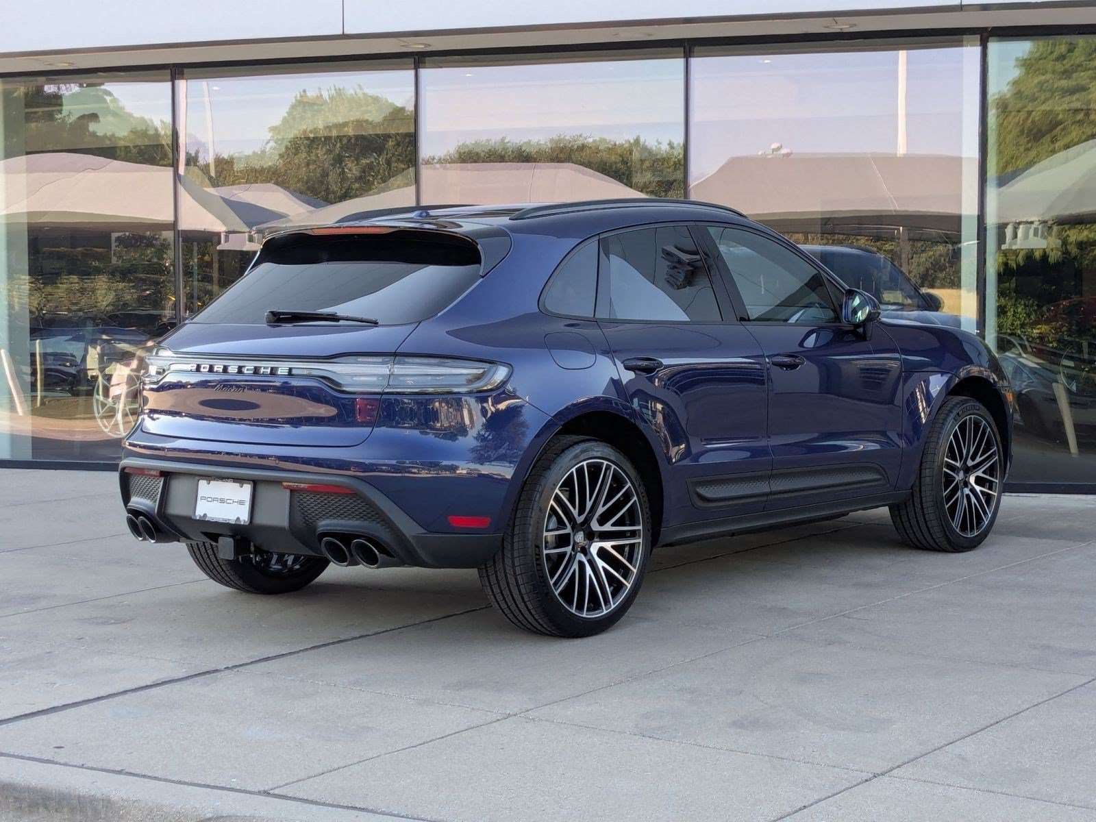 Certified 2026 Porsche Macan AWD/4WD image 9