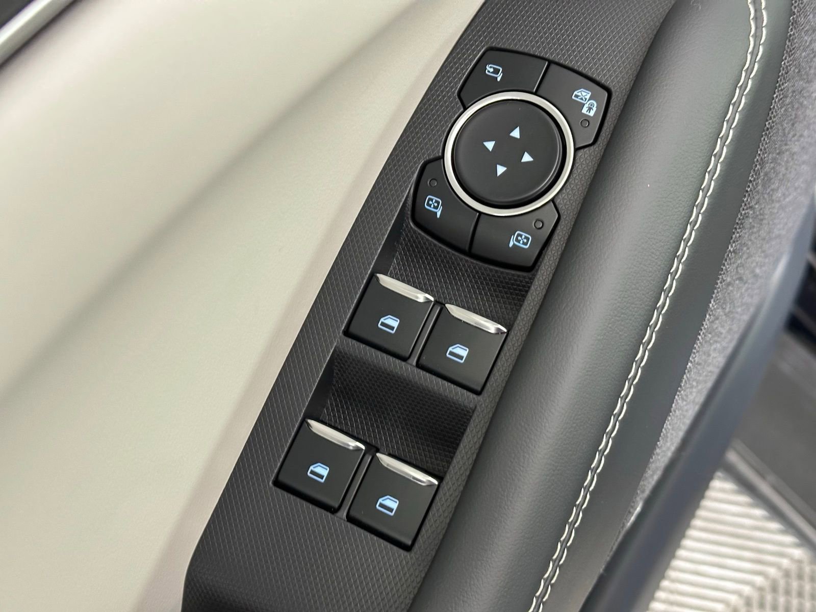 Used 2025 Ford Mustang Mach-E Premium image 39