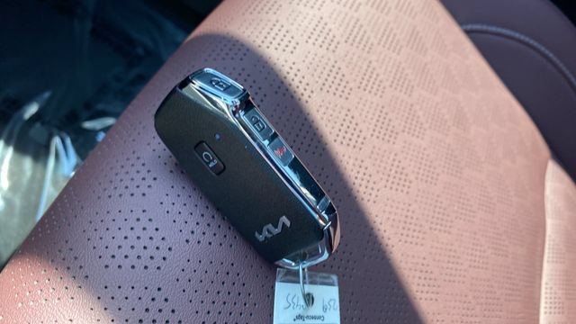 Certified 2022 Kia Seltos SX w/ Sunroof Package AWD/4WD image 22